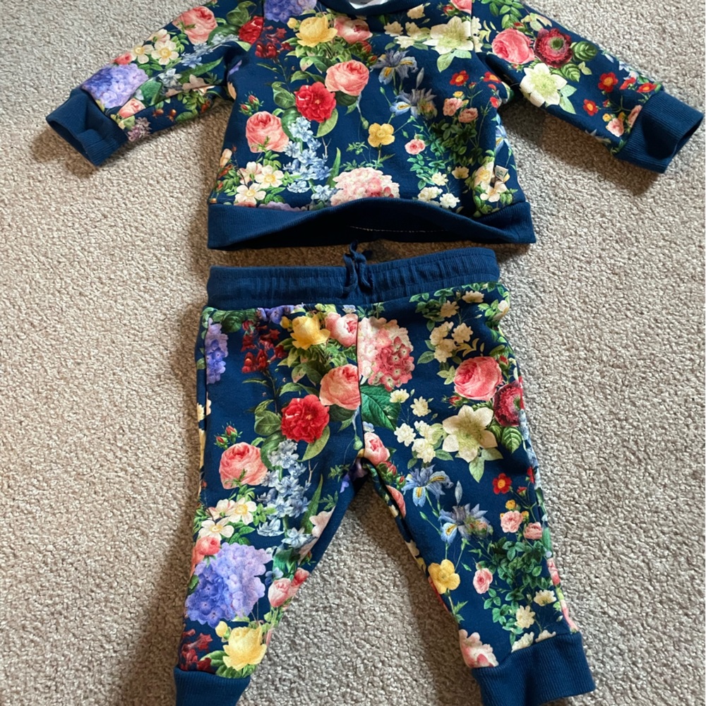 Posh Peanut Carmen Lounge Set